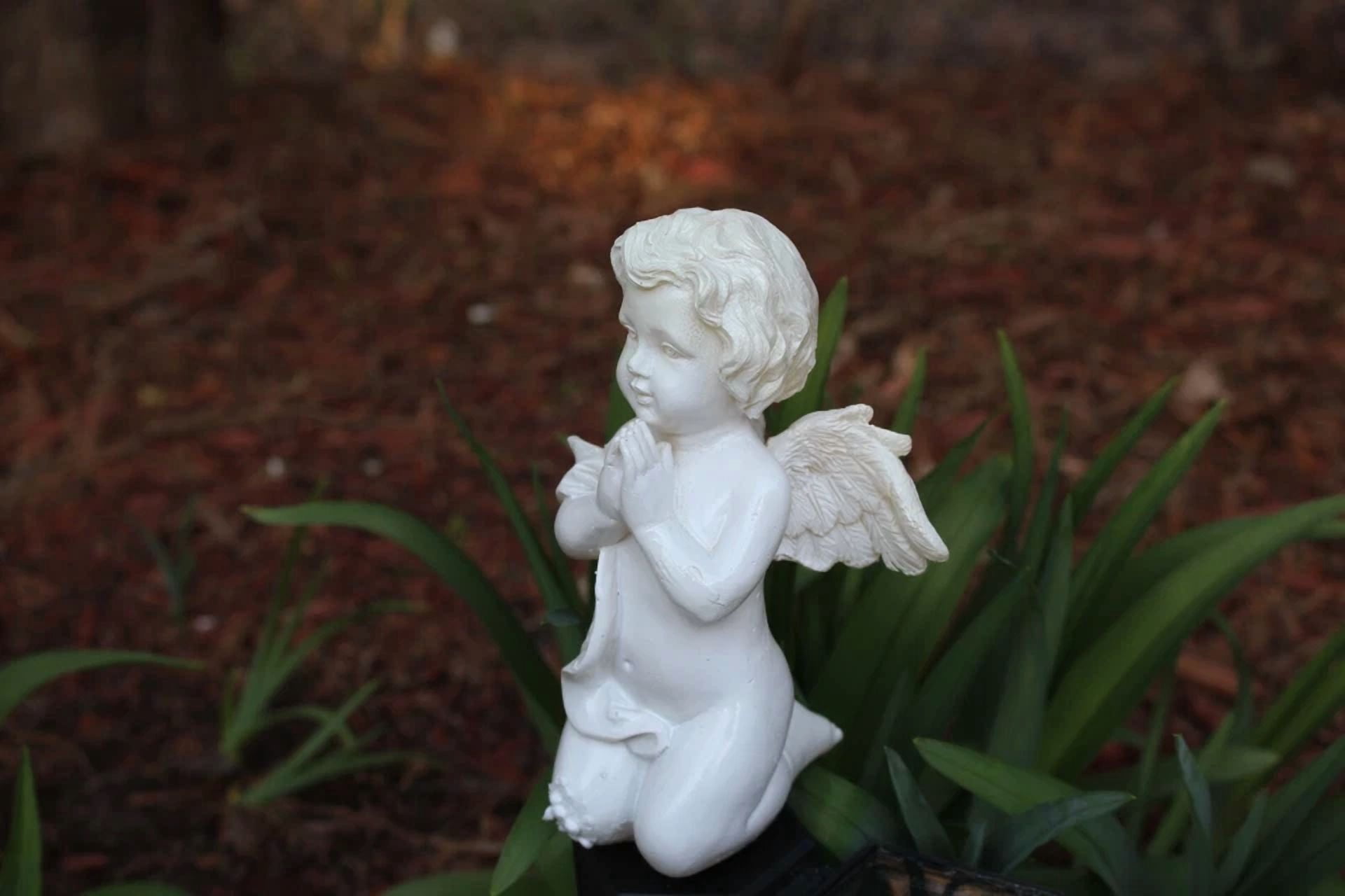 BRAWN- Solar Cherub Angel Statue Garden Yard Art Led Light Outdoor Lawn Pathway Decor