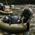 thumbnail image 4 of Enfriador blando portátil YETI Hopper M15 Black Forest Green, 4 of 9