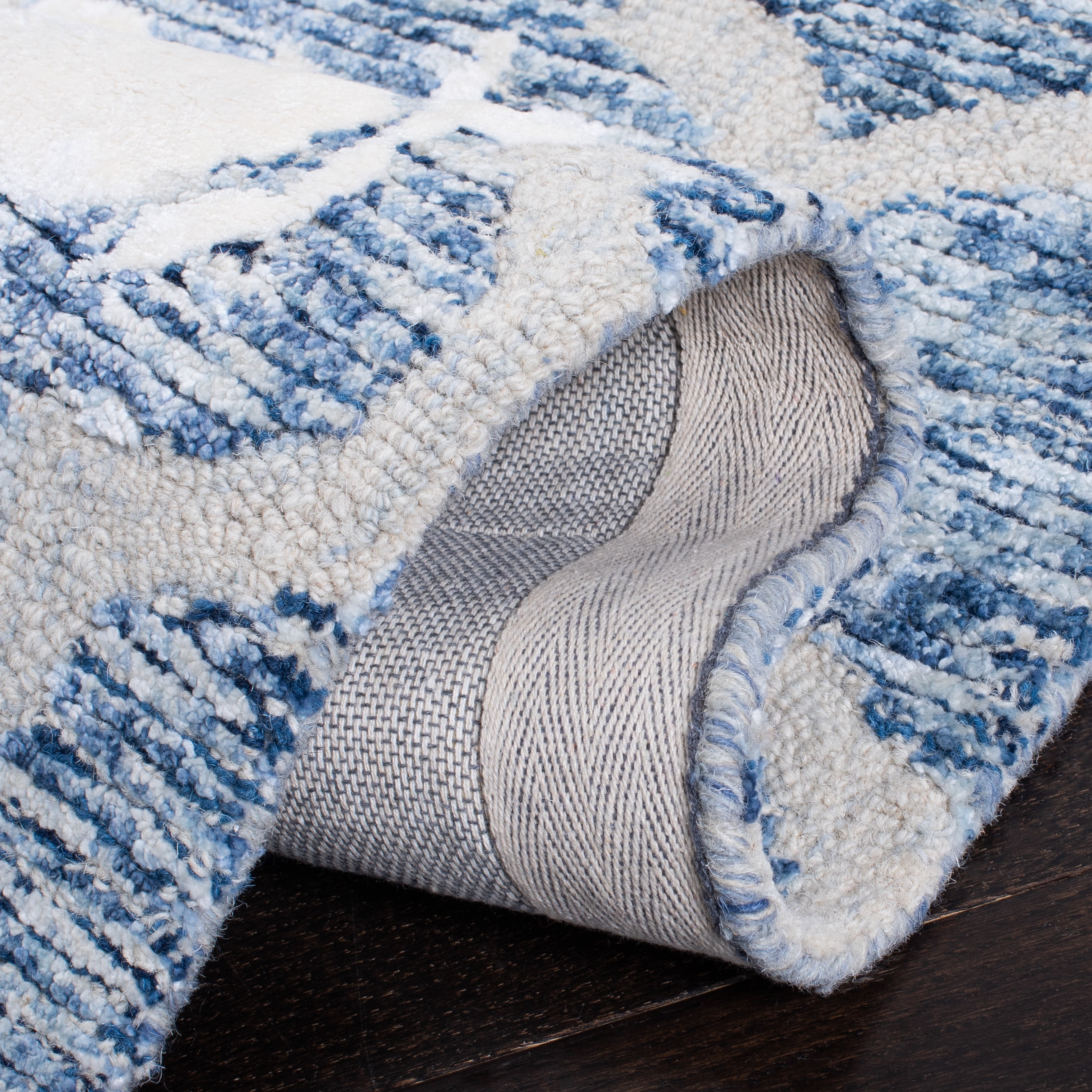 SAFAVIEH Glamour Jaye Floral Area Rug, Navy/Ivory, 6' x 6' Round