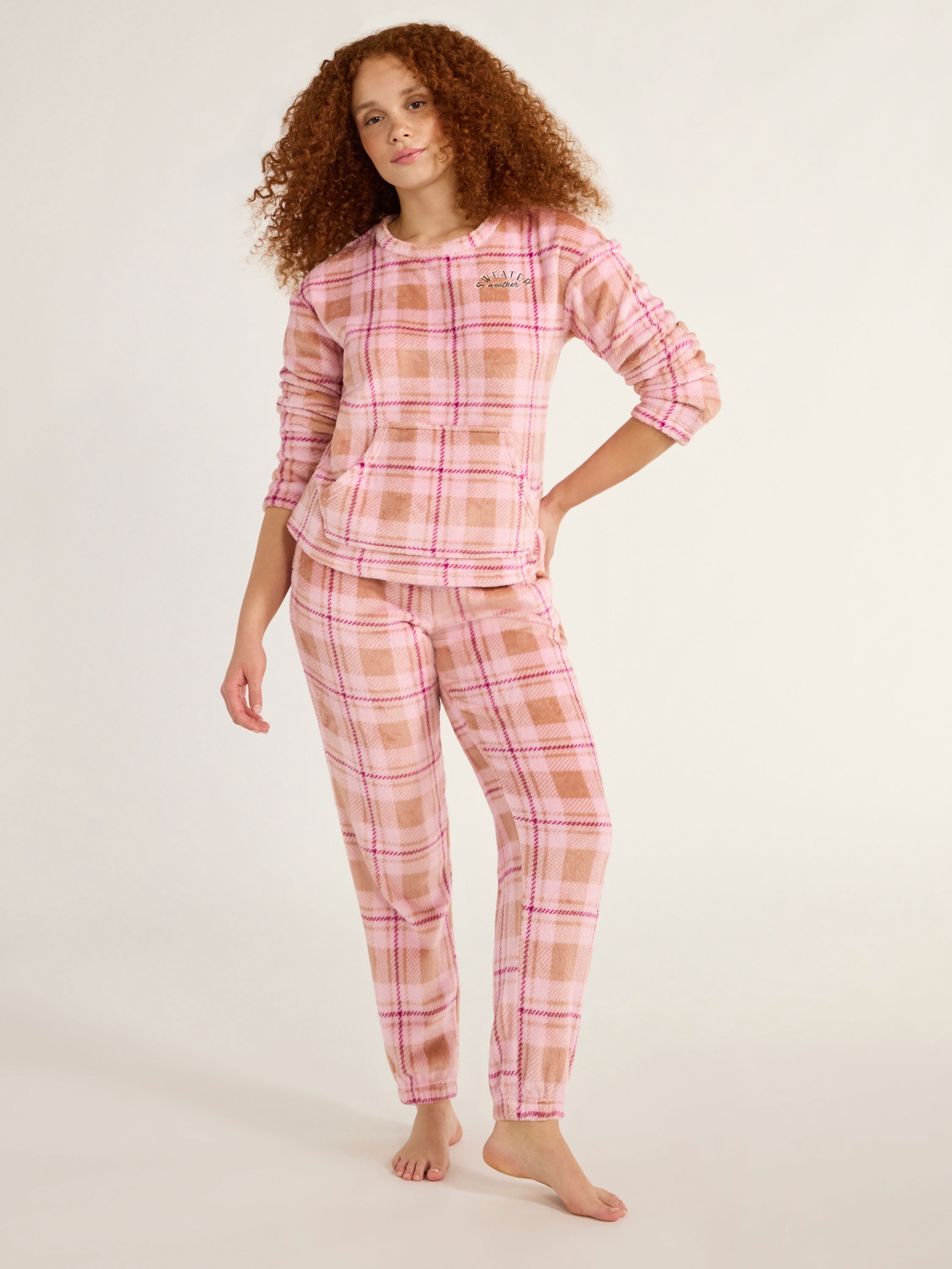 Joyspun Women’s and Women’s Plus Crew Neck Plush Pajama Set, Sizes XS-3XL