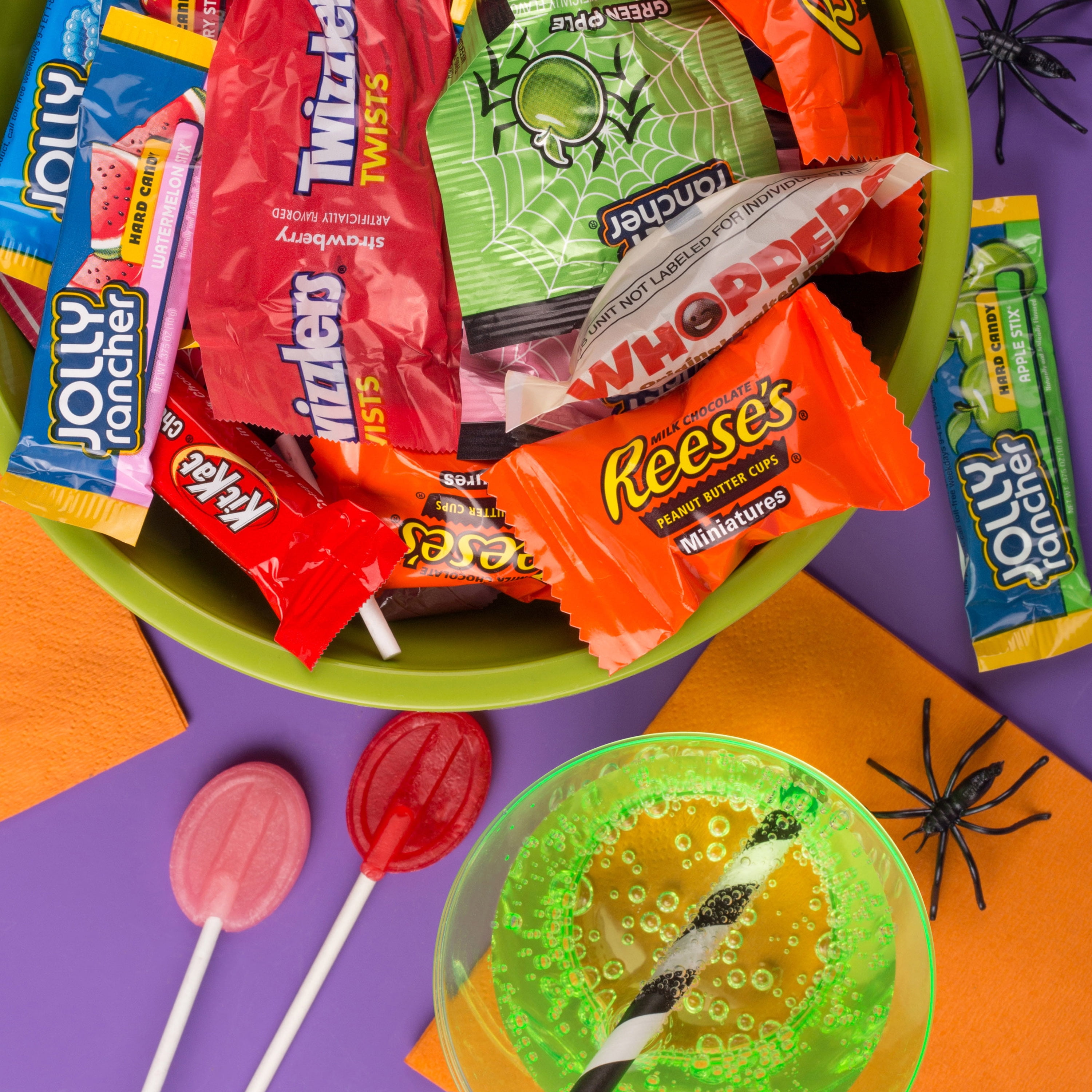 Hershey, Halloween Candy, Miniatures Assortment, 60.8 Oz, 210 Ct Hershey, Halloween Candy, Miniatures Assortment, 60.8 Oz, 210 Ct