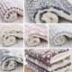 thumbnail image 3 of Manta cálida de franela para perro, almohada gruesa, alfombrilla para mascota, cama para gato para mascota pequeña, mediana y grande, 3 of 5