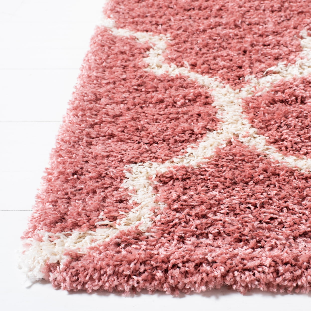 SAFAVIEH Venus Shag Waverly Trellis Area Rug, Pink/Ivory, 5'3" x 7'6"