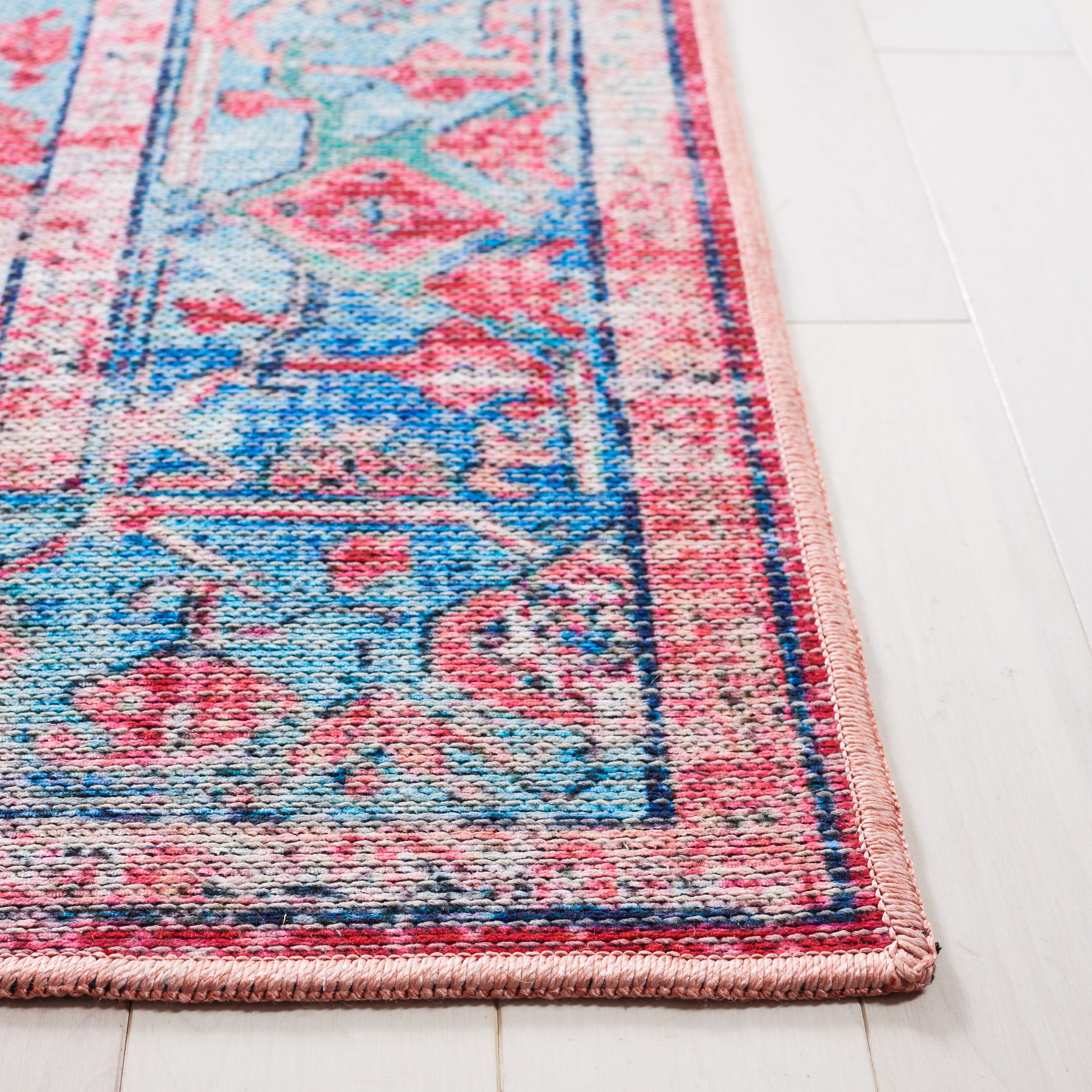 SAFAVIEH Serapi Mia Oriental Machine Washable Area Rug, Light Blue/Red, 5'3" x 7'6"