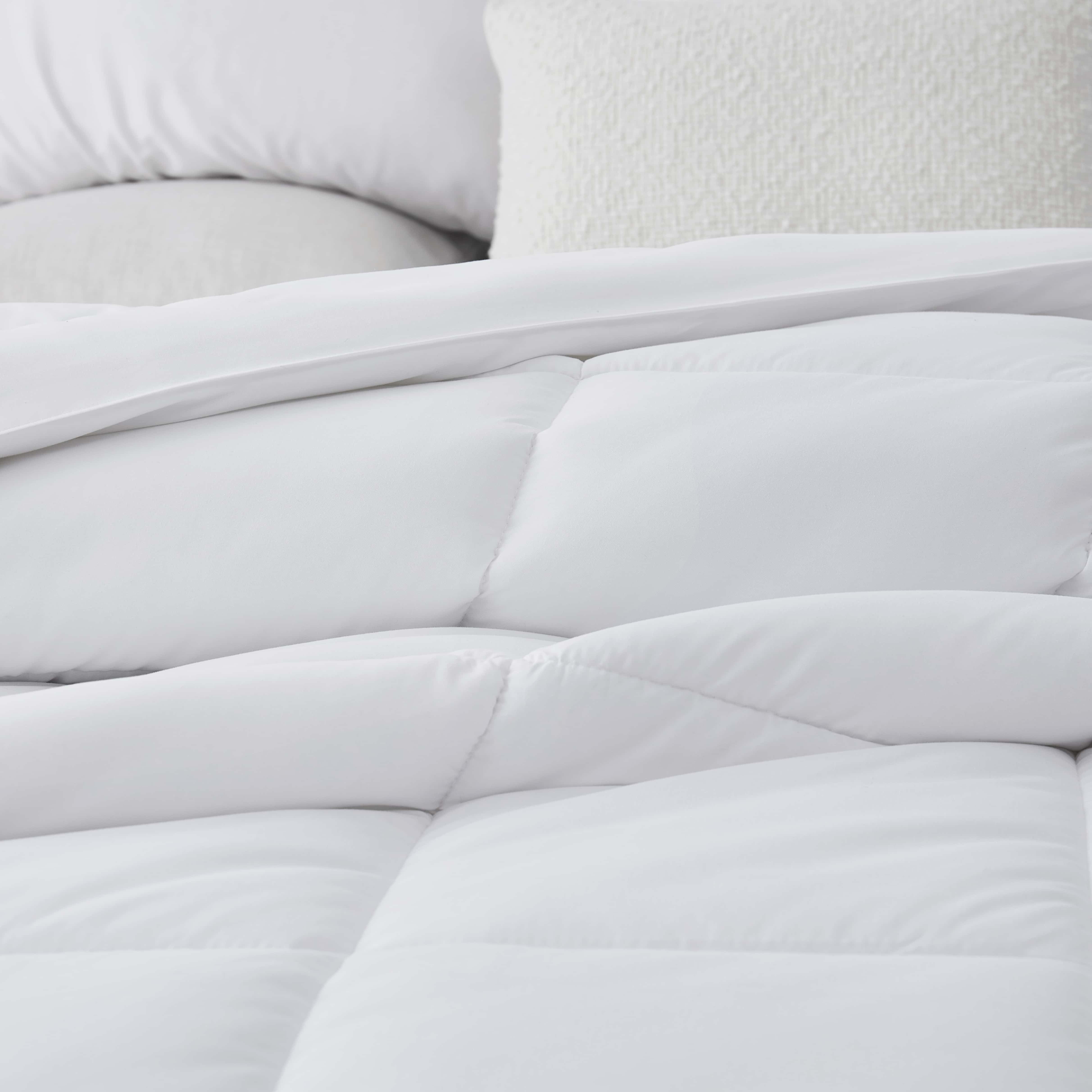 Nestl Soft Down Alternative Comforter, Twin, White, Quilted Bedding Duvet  Insert