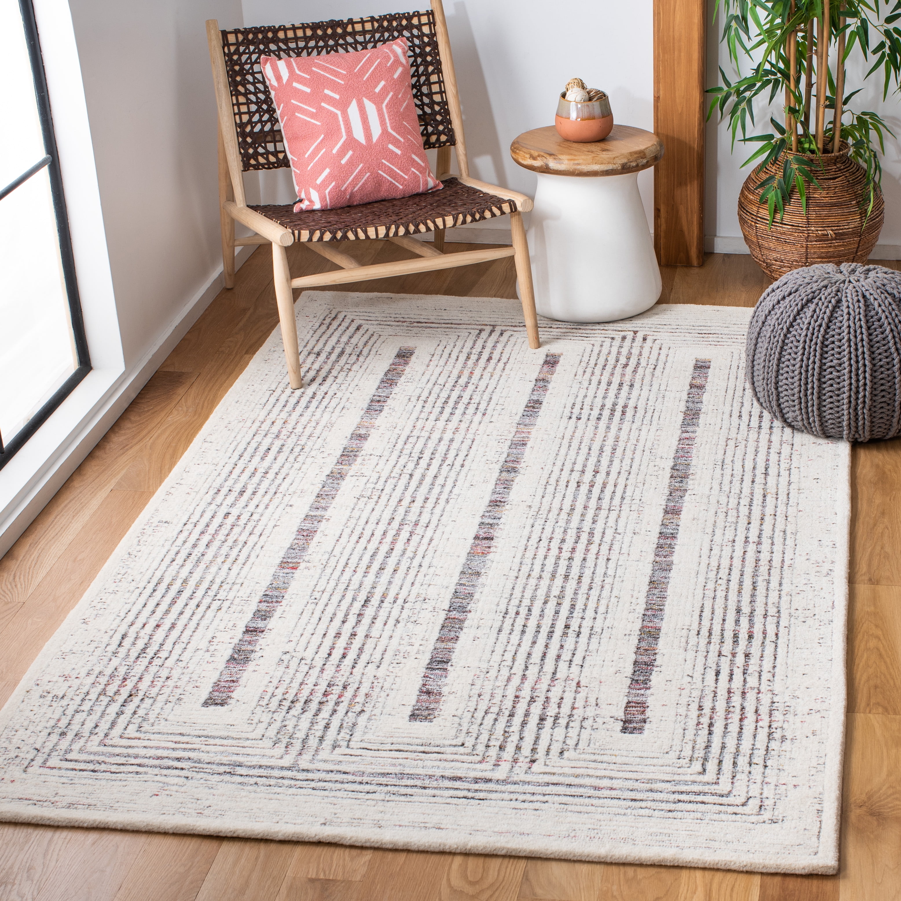 SAFAVIEH Metro Bayon Bordered Area Rug, Red/Ivory, 5' x 8'