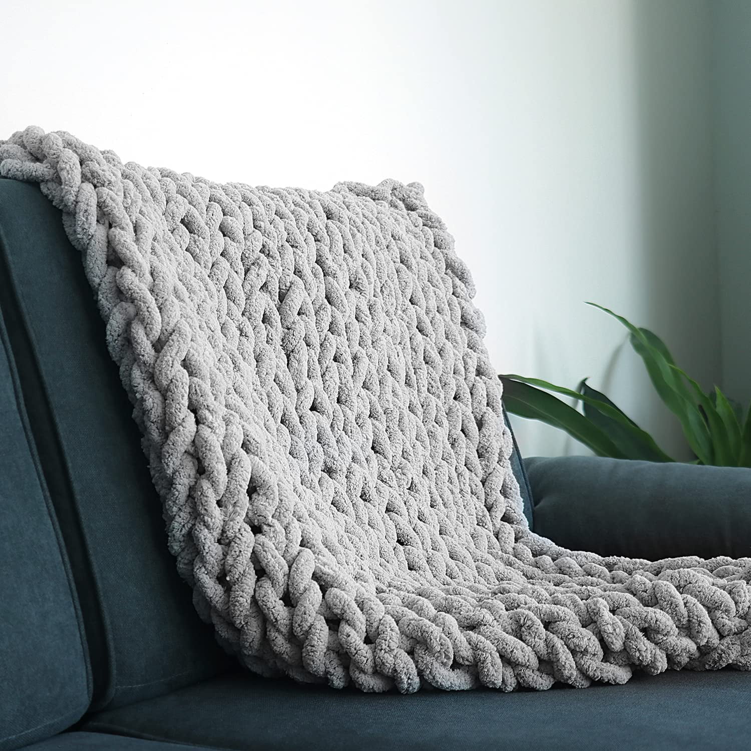 How To Arm Knit A Blanket In 45 Minutes With Simply Maggie atelier