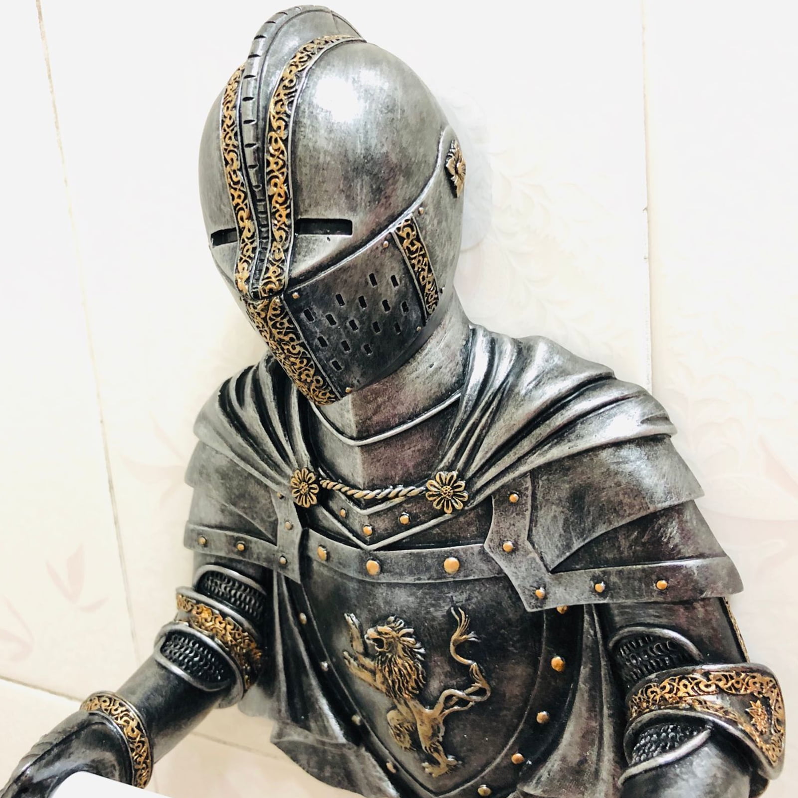 Wall Toilet Paper Holders Medieval Statue Knight Toilet Paper Dispenser Vintage Roll Paper Stand for Bathroom Toilet