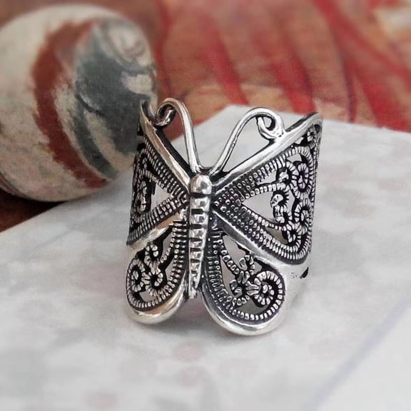 Retro Alloy Adjustable Finger Rings for Women Butterfly Silver Inner Diameter: 15~20mm Alloy