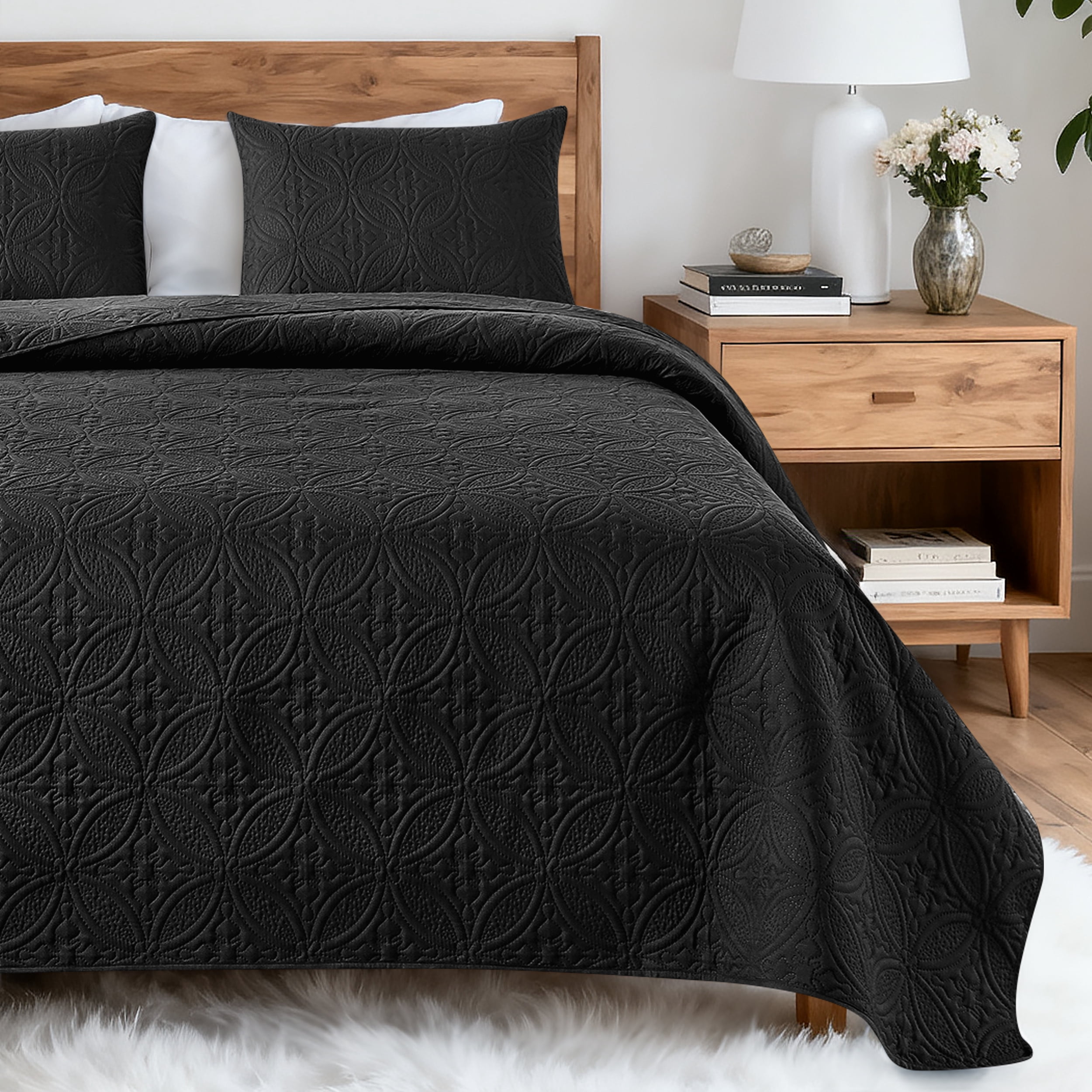 VCCOEM Quilt Set Twin/Twin XL Size Lightweight Bedspreads, All Season Coverlet, 2 Piece (1 Quilt, 1 Pillow Sham), Coin Pattern, Black