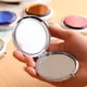 thumbnail image 2 of Portátil plegable de bolsillo de metal maquillaje compacto espejo mujer espejo cosmético doble cara (verde), 2 of 4