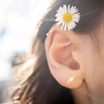thumbnail image 4 of Pendientes de botón de resina de plástico Laklulu, juego de pendientes de amor de flores para mujer, 36 pares de pendientes en caja, 4 of 5
