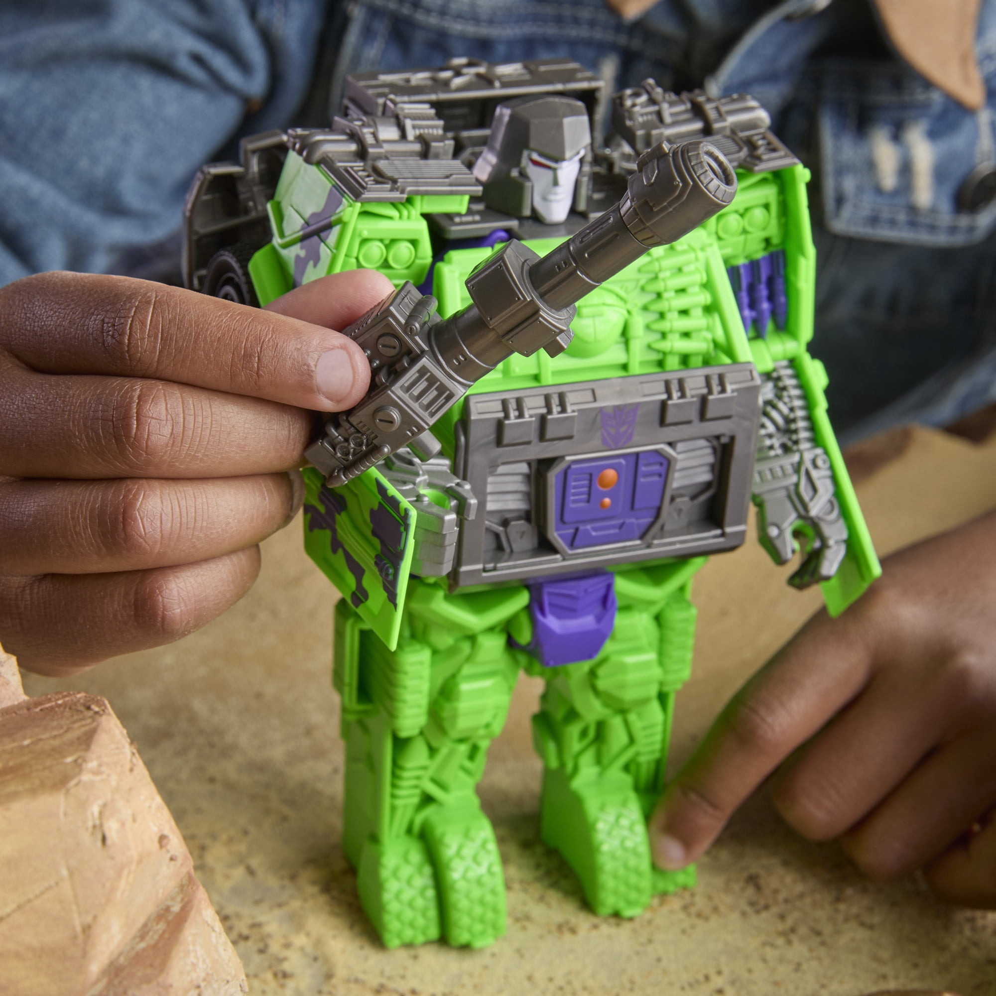 Transformers CYBERWORLD Ultimate Cyber Changers Megatron Action Figure