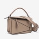 thumbnail image 2 of Bolso de mano sencillo y portátil con diseño geométrico y costuras, bolso cruzado con estampado de lichi que combina con todo para otoño e invierno, bolso de médico ligero y de gran capacidad, 2 of 6