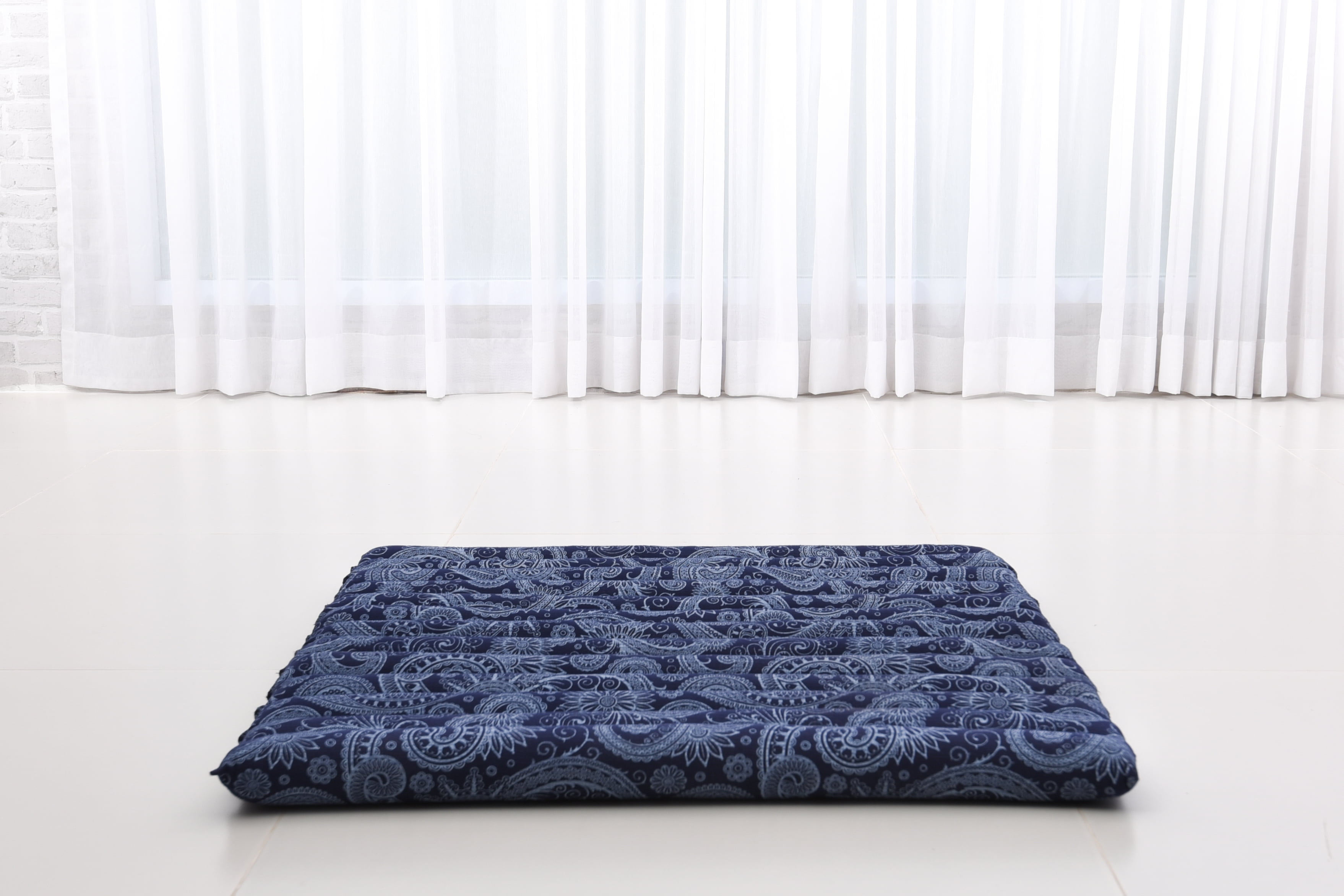 Leewadee Zabuton Seating Cushion – Square Floor Seat for Meditation Exercises, Light Yoga Mat Filled with Kapok, 28 x 28 inches, Blue White