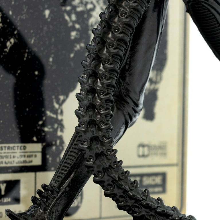 Alien Xenomorph Statue – 9-Inch Statue with Display Stand