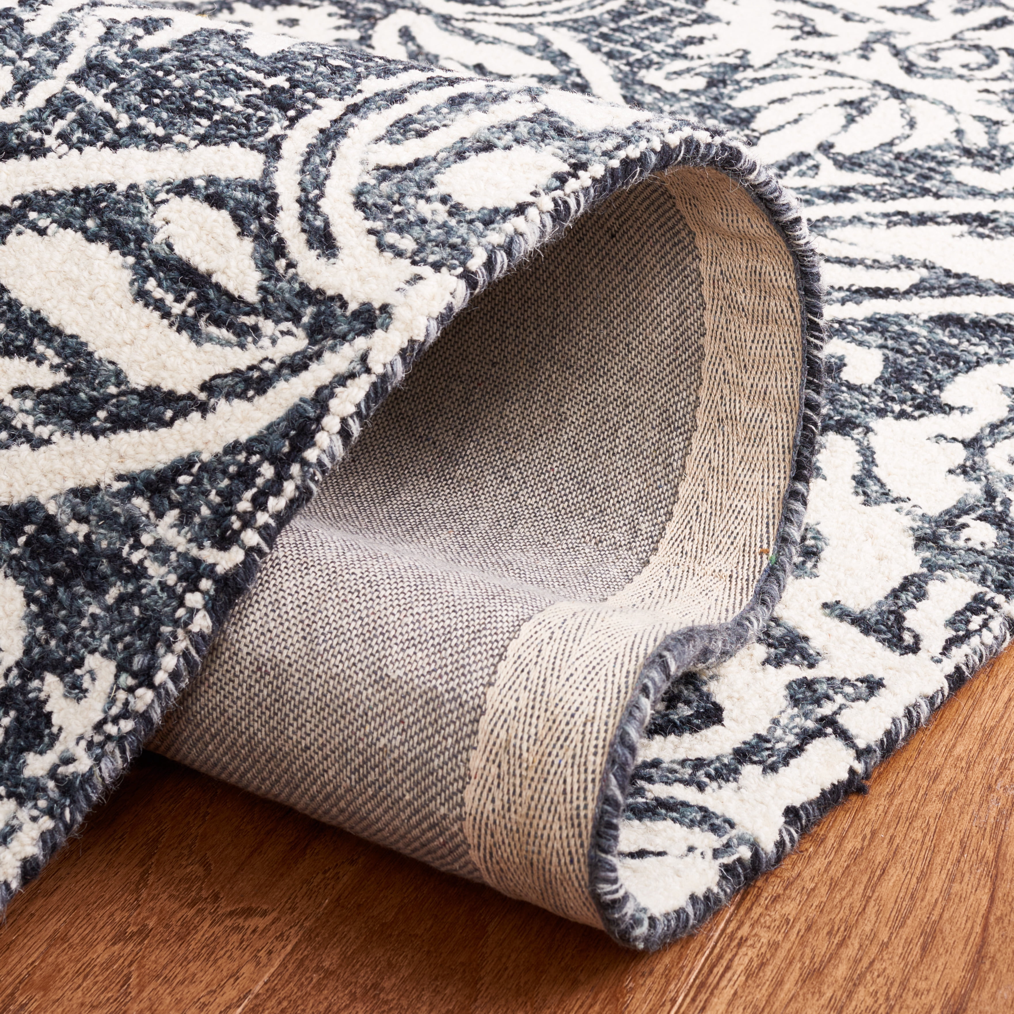 SAFAVIEH Abstract Constantine Damask Wool Area Rug, Ivory/Navy, 6' x 6' Round