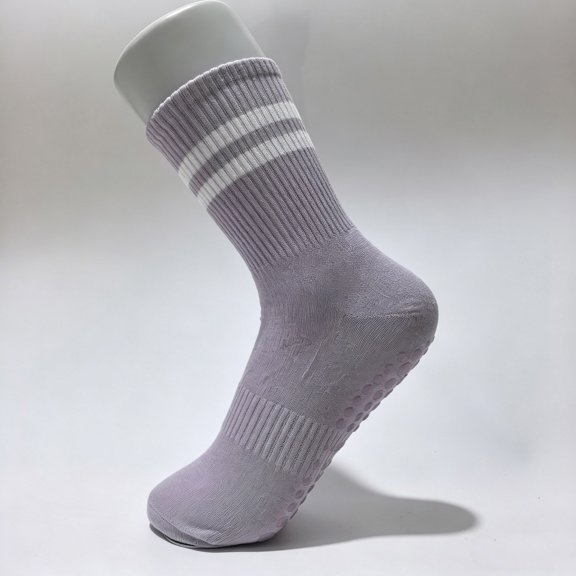 QSAWXQZ Women's Striped Non Slip Crew Socks Grip Sole Pilates Yoga Workout Socks Comfortable Daily Free Size