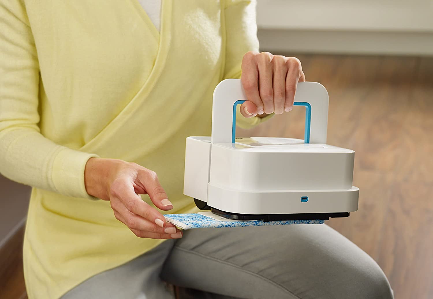iRobot Braava jet 240 Superior Robot Mop - App enabled, Precision