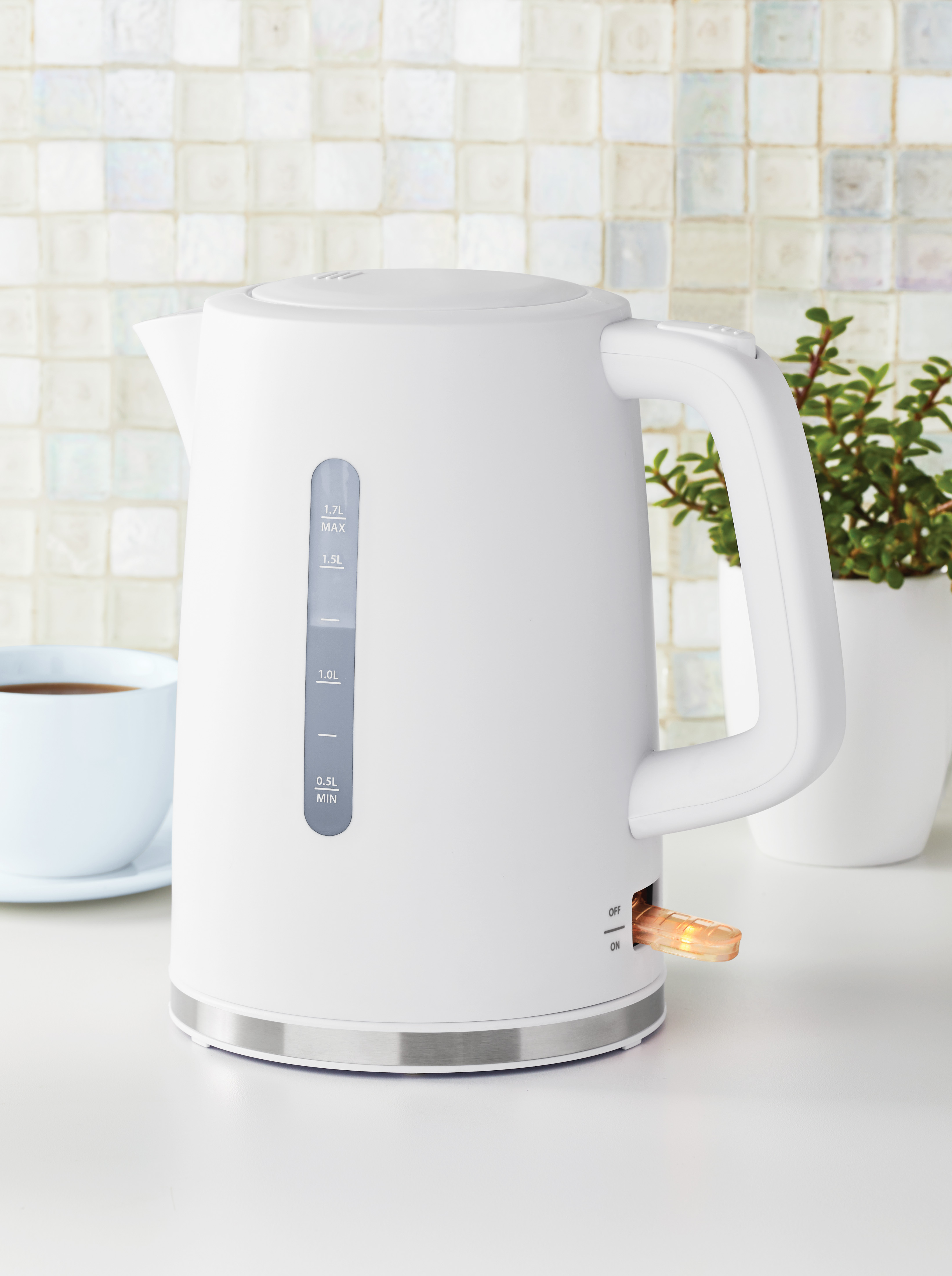 Mainstays 1.7L Electric Kettle with Auto Shut-Off, White photo 2