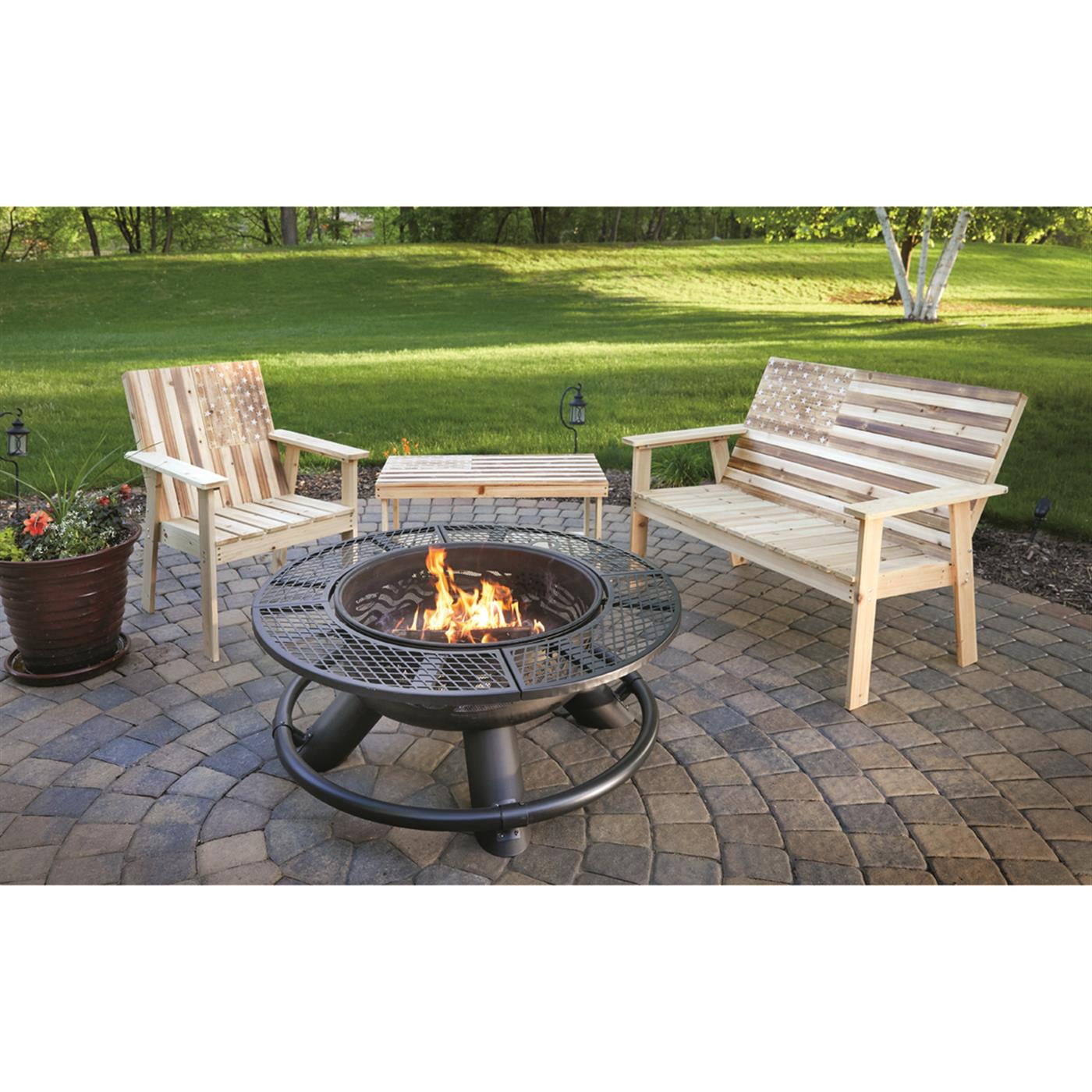 CASTLECREEK 47" Fire Pit with BBQ Grate Flag