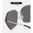 thumbnail image 4 of 2022 Nuevas gafas de sol de mujer para verano en la playa con estuches para gafas, S, 4 of 5