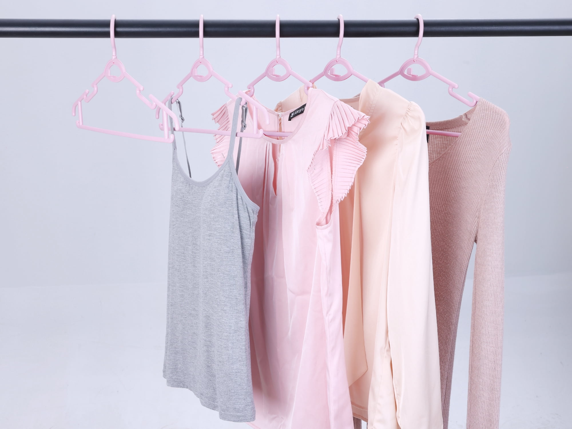 Unique Bargains Plastic Non-Slip Hangers Space Saving Clothes Hangers 30 Packs Pink