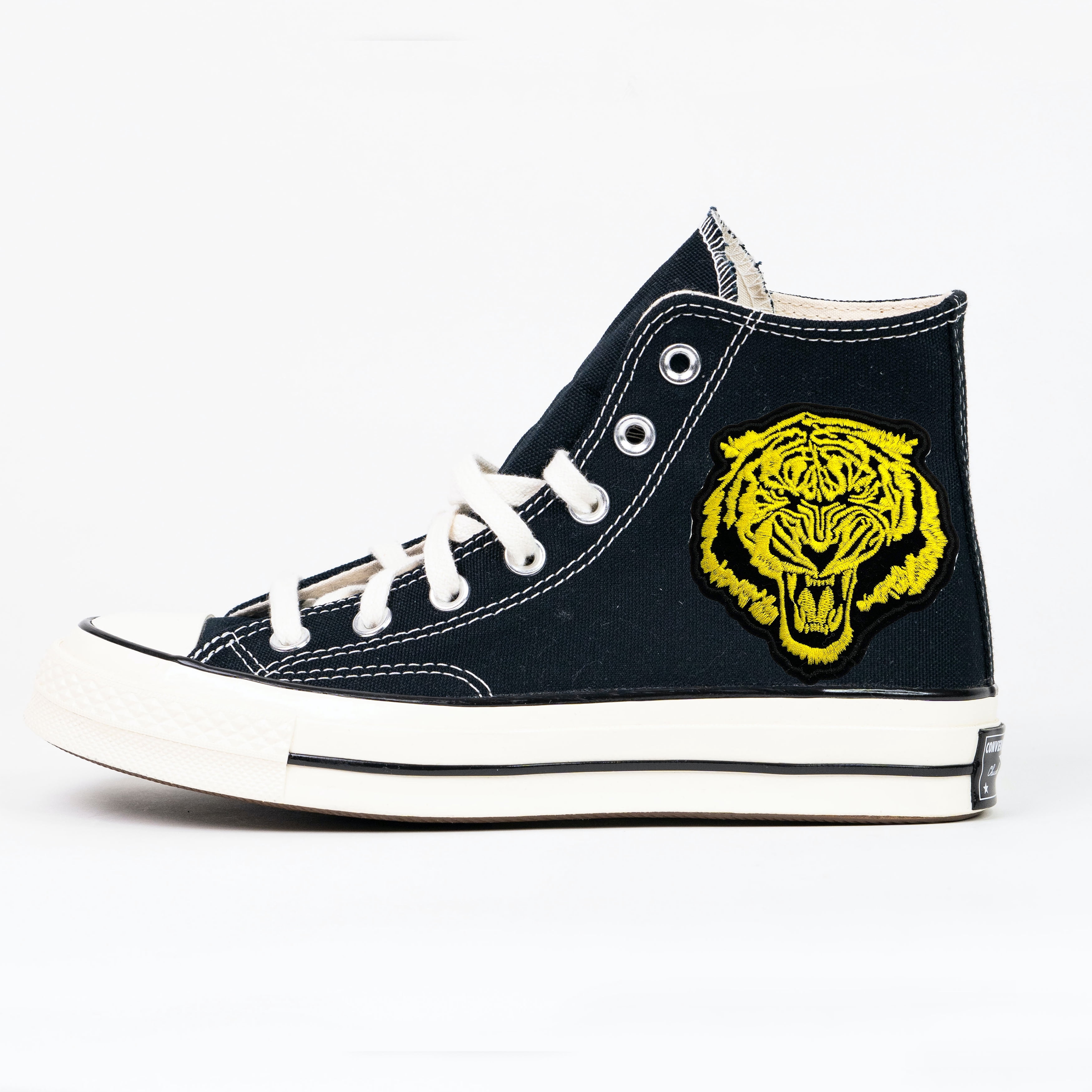 Fighting Tiger Iron-on Patch Applique, 4" x 3.75" Black and Yellow, 4 Count by Gwen Studios
