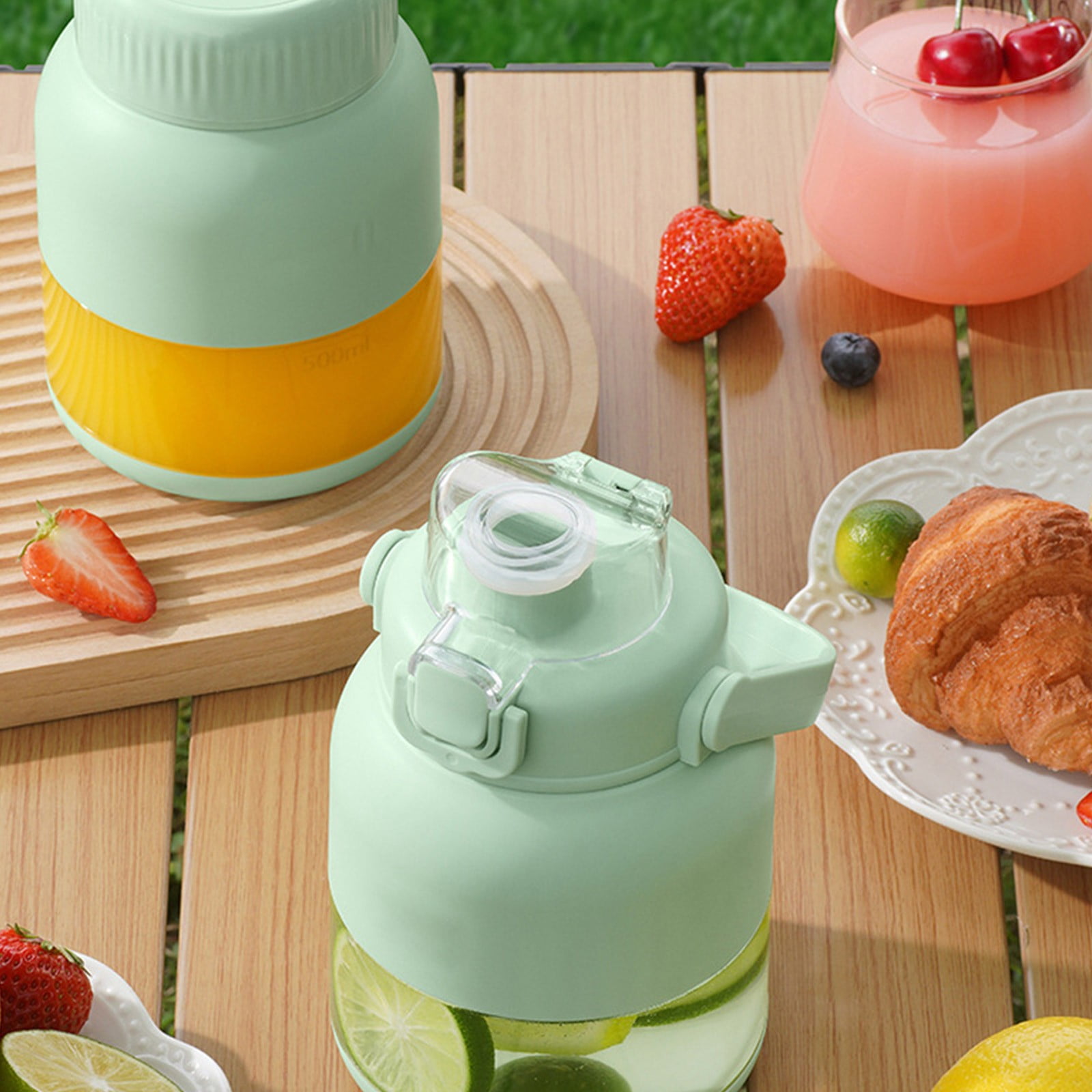 BallsFHK Portable Juicer, 16.9 Fl Oz Wireless Blending Cup, Rechargeable USB Juicer For & Smoothies, With Detachable Lid For Easy Use & Travel