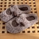 thumbnail image 5 of Zapatillas de oveja bonitas antideslizantes con plataforma gruesa de invierno para hombre, sandalias cálidas de algodón con piel para interiores, zapatos de dibujos animados para parejas y mujeres, 5 of 5