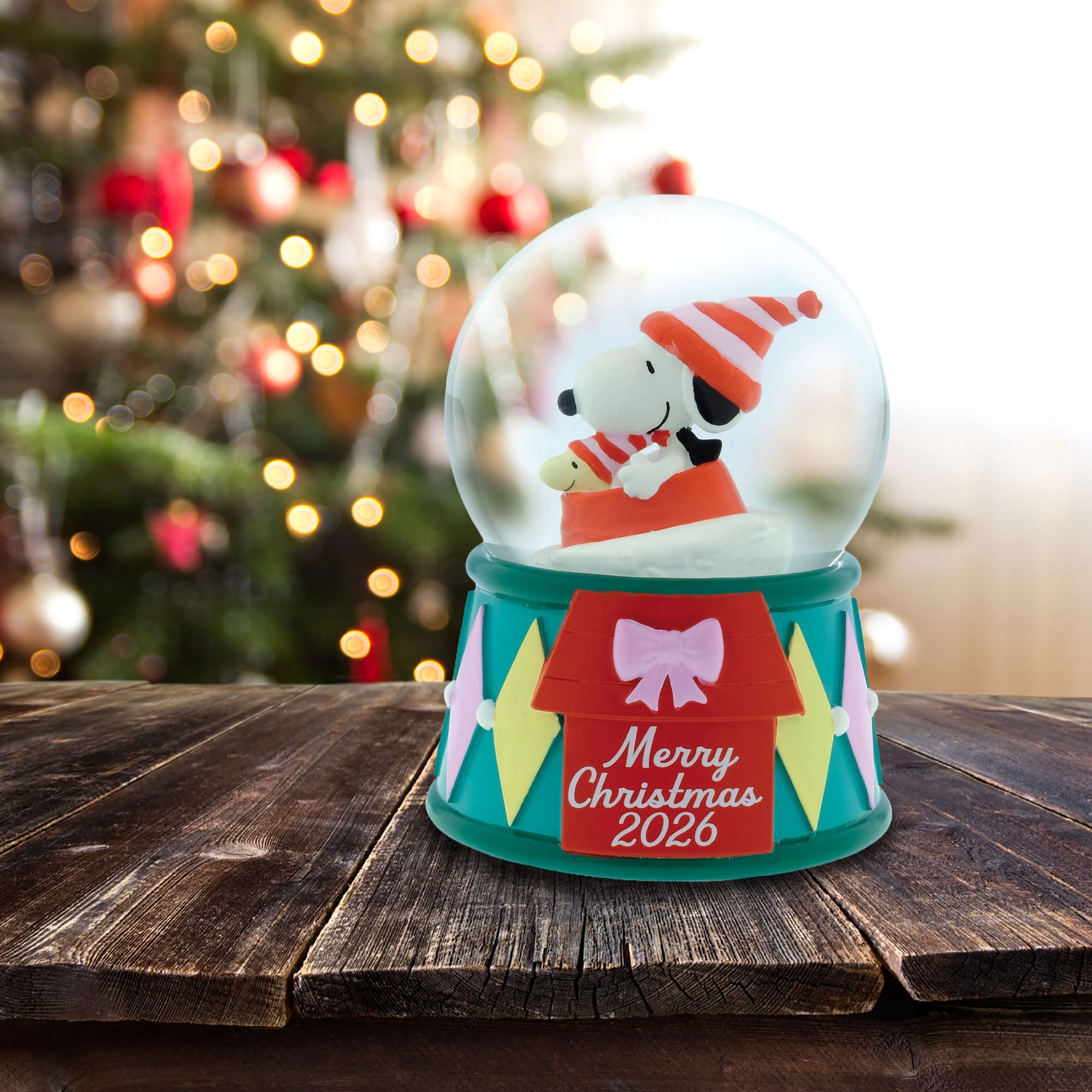 Peanuts Snoopy Christmas Snow Globe – 100mm Tabletop Figure