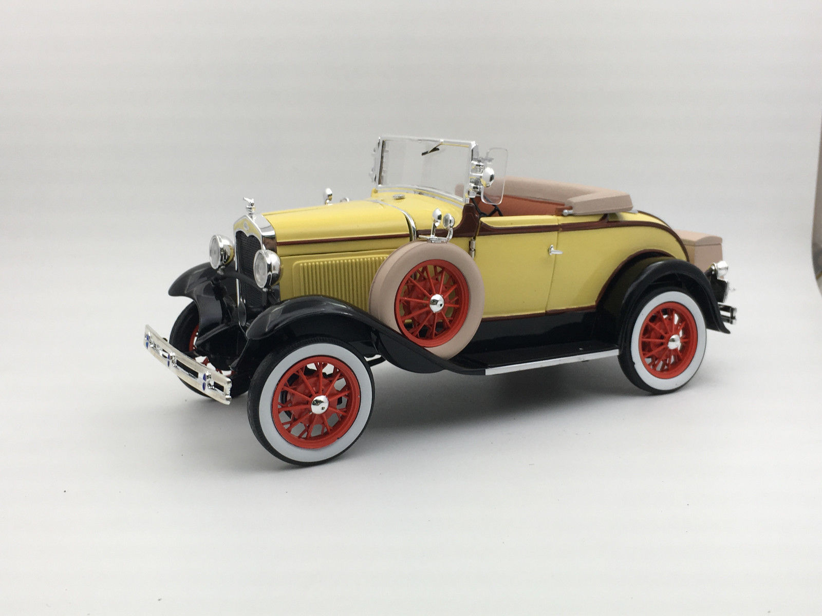 1931 Ford Model A Roadster Bronson Yellow 1/18 Diecast