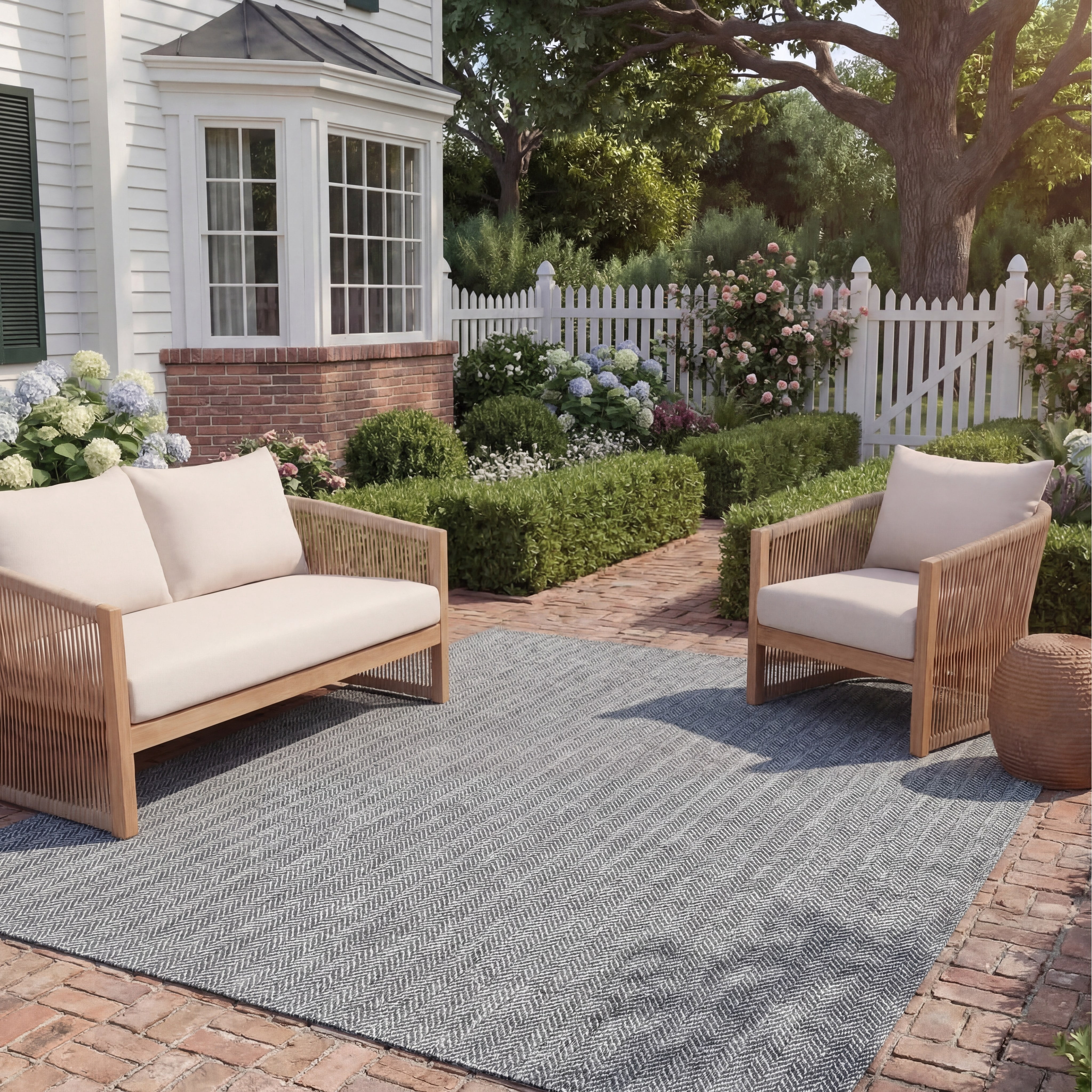 SAFAVIEH Courtyard Morven Chevron Stripes Indoor/Outdoor Area Rug, 4' x 5'7", Black/Beige