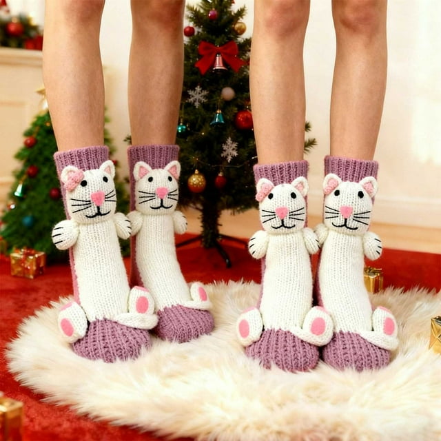 Chaussettes de Sol de Noël Roses avec Design de Dessin Animé 3D, Fond Antidérapant et Matériau Polyester Chaud pour Usage Intérieur, Maison et Hiver 9X3.5X6In 0.2Lb