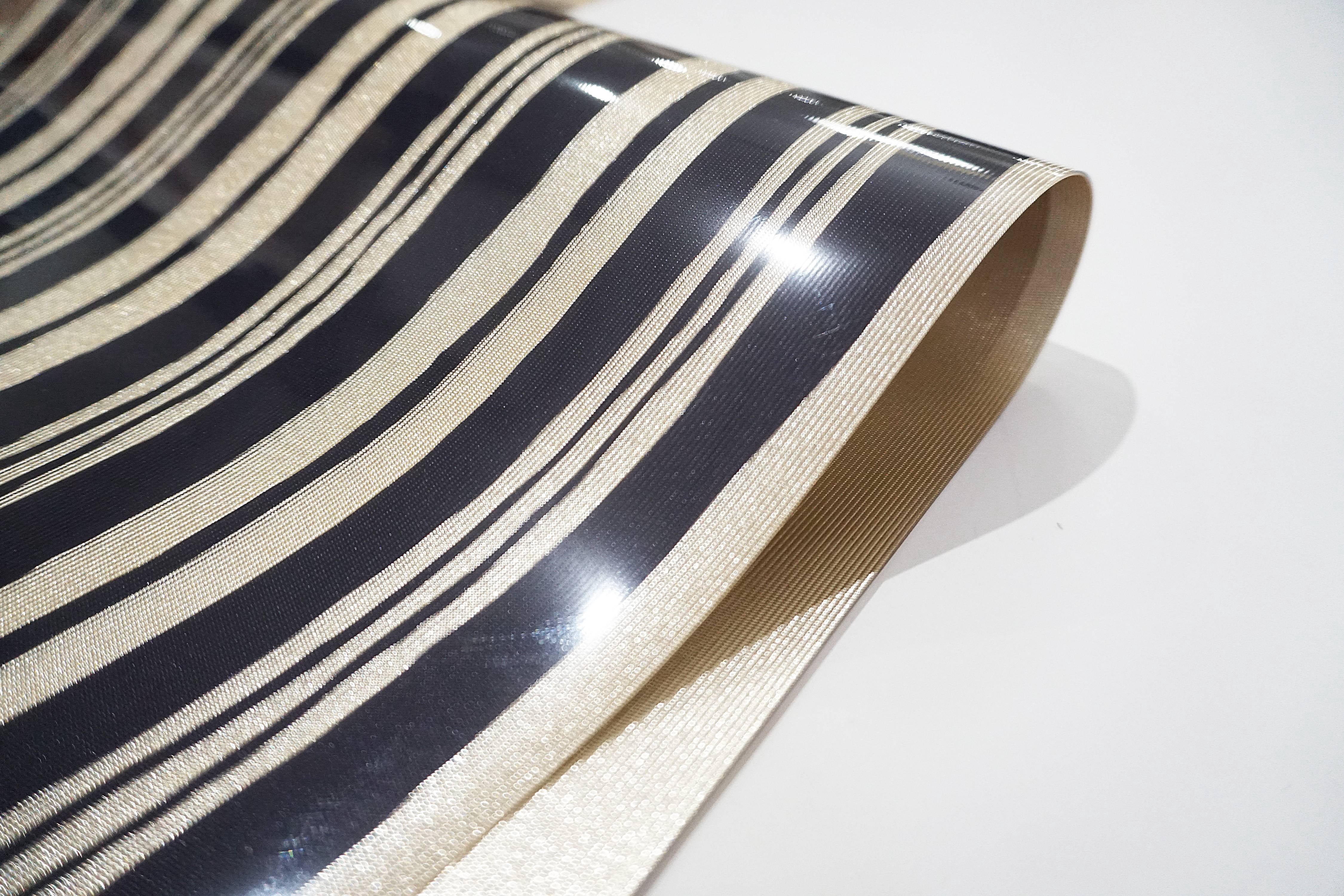 Dainty Home Jagged Reversible Metallic Printed Set of 4 Placemats in Black