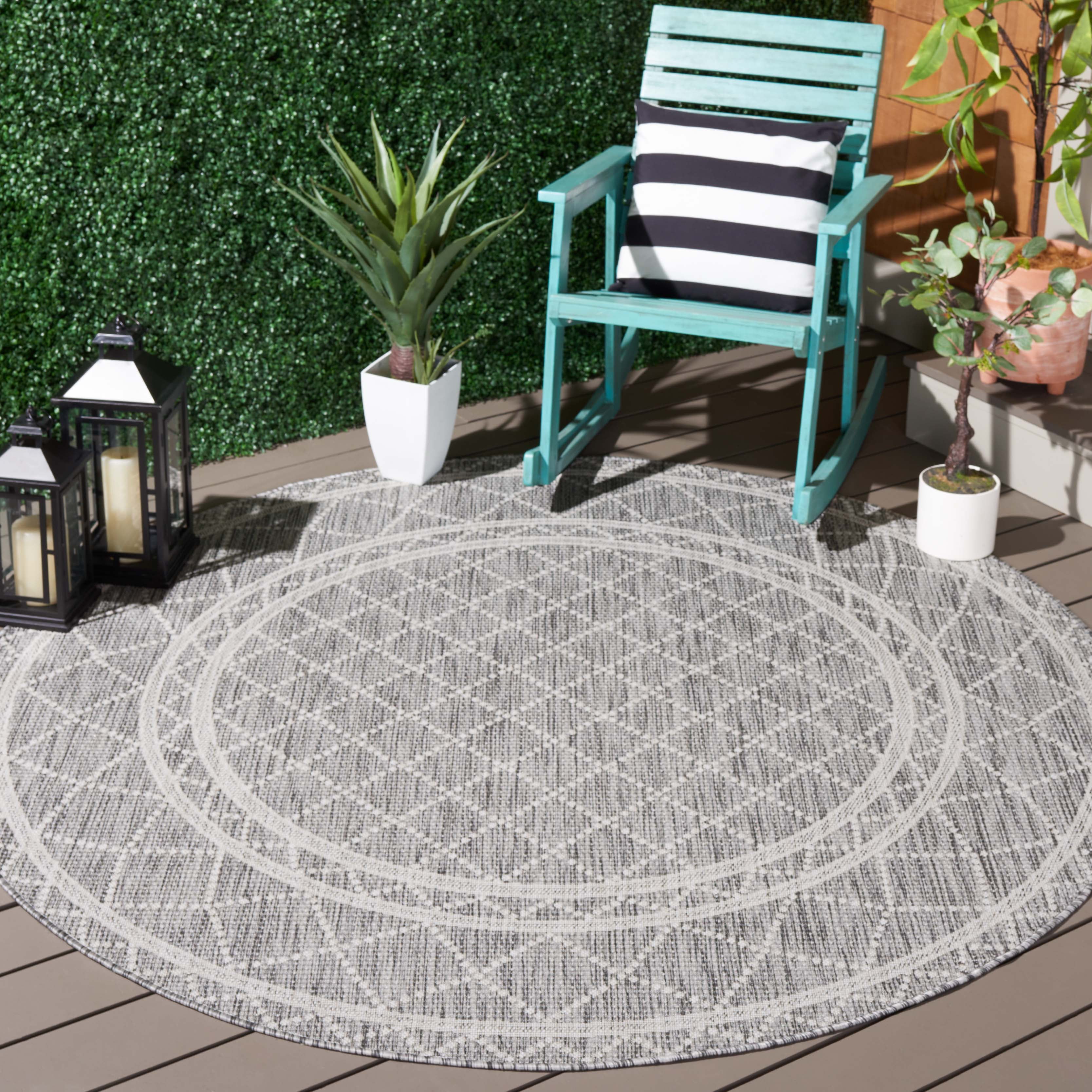 SAFAVIEH Courtyard Joyce Geometric Indoor/Outdoor Area Rug, Light Grey/Dark Grey, 6'7" x 6'7" Round
