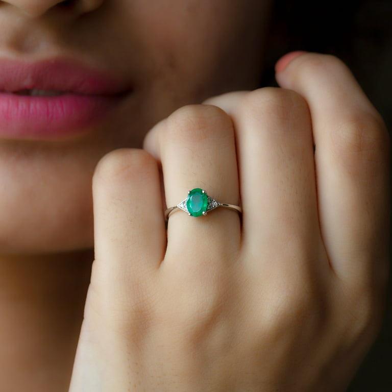 Oval Emerald Solitaire Ring with Diamond Accent (0.75 CT, AAA Quality), 14K  White Gold, US 9.00