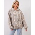 thumbnail image 2 of Sudadera con capucha Anoumcy Camo Maple Leaf de forro polar con capucha para mujer, 2 of 7