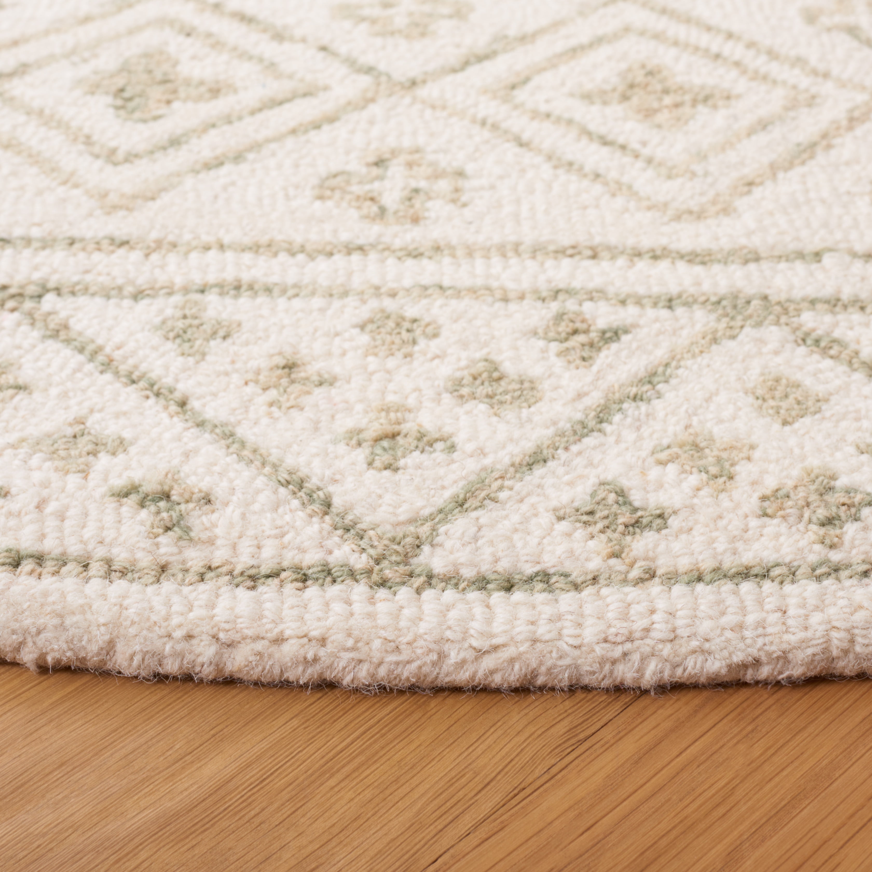 SAFAVIEH Metro Beaumont Southwestern Area Rug, Ivory/Light Green, 6' x 6' Round