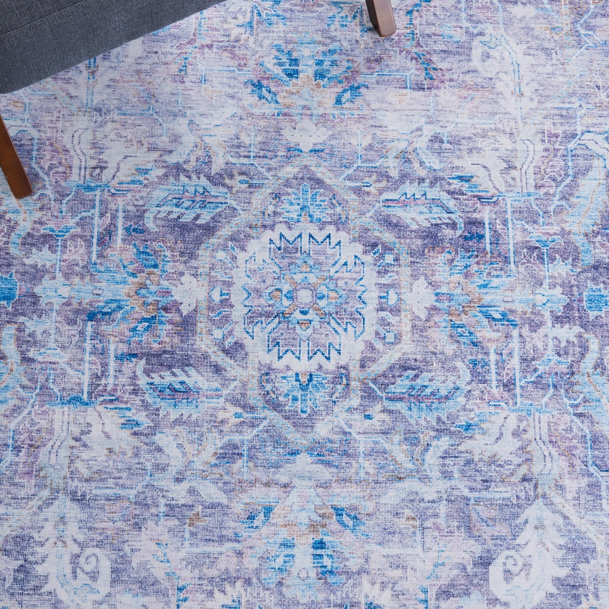 SAFAVIEH Tucson Hollie Traditional Machine Washable Runner, 2'6" x 8', Purple/Blue