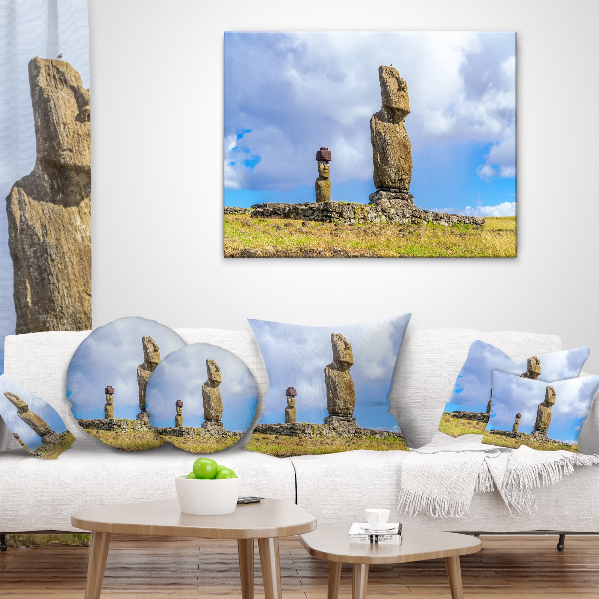 Designart Ahu Tahai and Ahu Ko Te Riku - Landscape Photo Throw Pillow - 18x18