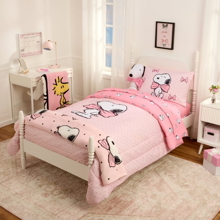 snoopy 様　babyピンクフリル Peanuts Snoopy 4 Piece Pink Coquette Reversible Comforter