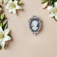 thumbnail image 2 of Broche de resina retro con delicados diamantes de imitación, ideal para mujer., 2 of 8