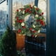 thumbnail image 4 of Corona Festiva, Guirnalda Navideña, Arreglo Floral Artificial con Piñas, Bayas, 45cm/17.71in, para Navidad, Decoración Estacional, 4 of 6