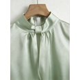 thumbnail image 4 of Blusa Sin Mangas De Satén Verde Con Cuello Plisado Y Escote Hueco, 4 of 30
