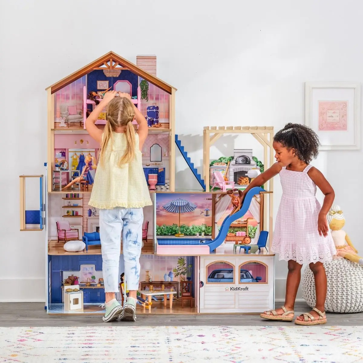 KidKraft Hamptons Mansion & Pool House Dollhouse photo 1