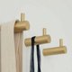 thumbnail image 4 of Juego de 4 ganchos de pared de latón cepillado, 50 mm x 12 mm, ganchos dorados para toallas para baño, ganchos para abrigos, perchas para toallas en forma de L, 4 of 5