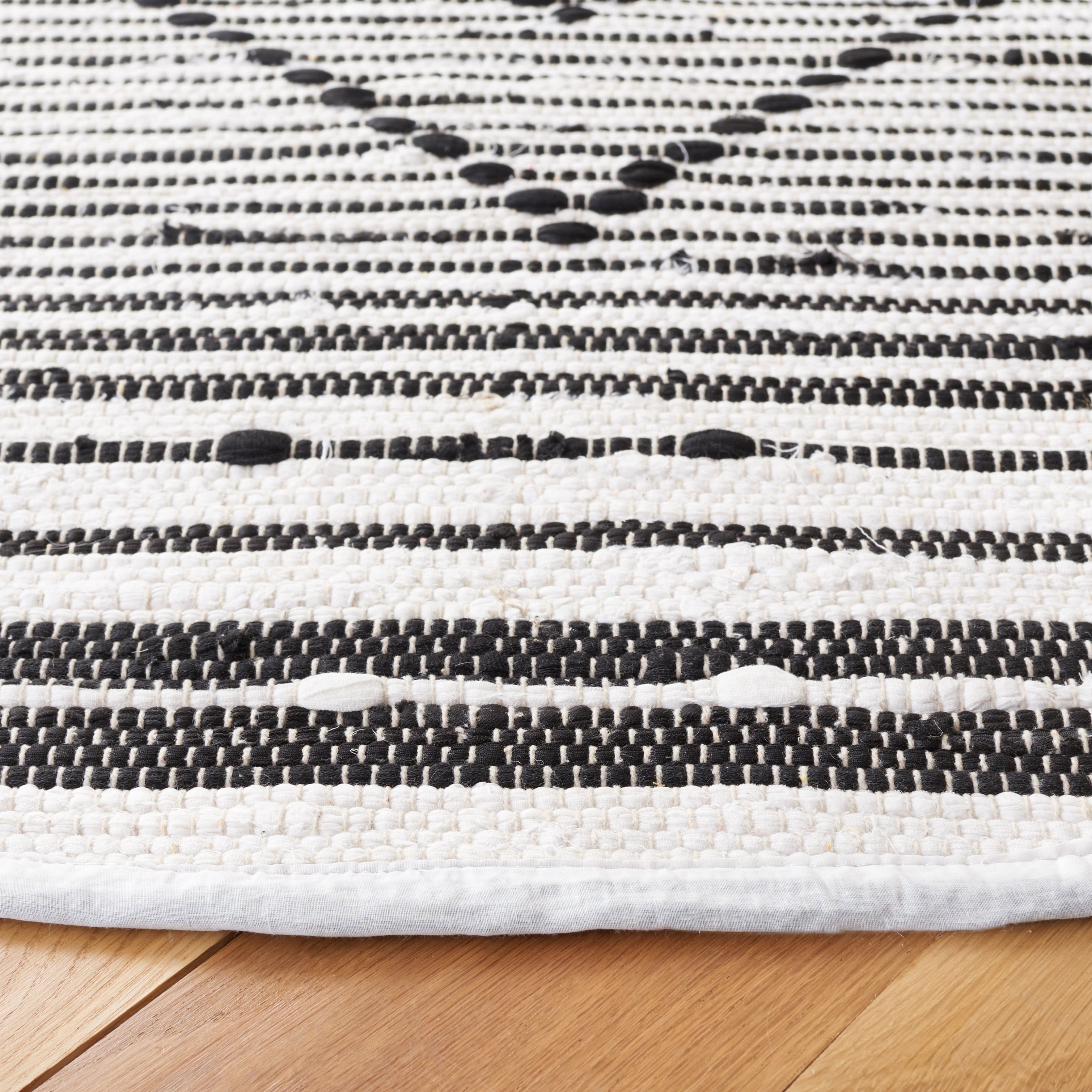 SAFAVIEH Striped Kilim Isaija Striped Cotton Area Rug, Black/Ivory, 6' x 6' Round