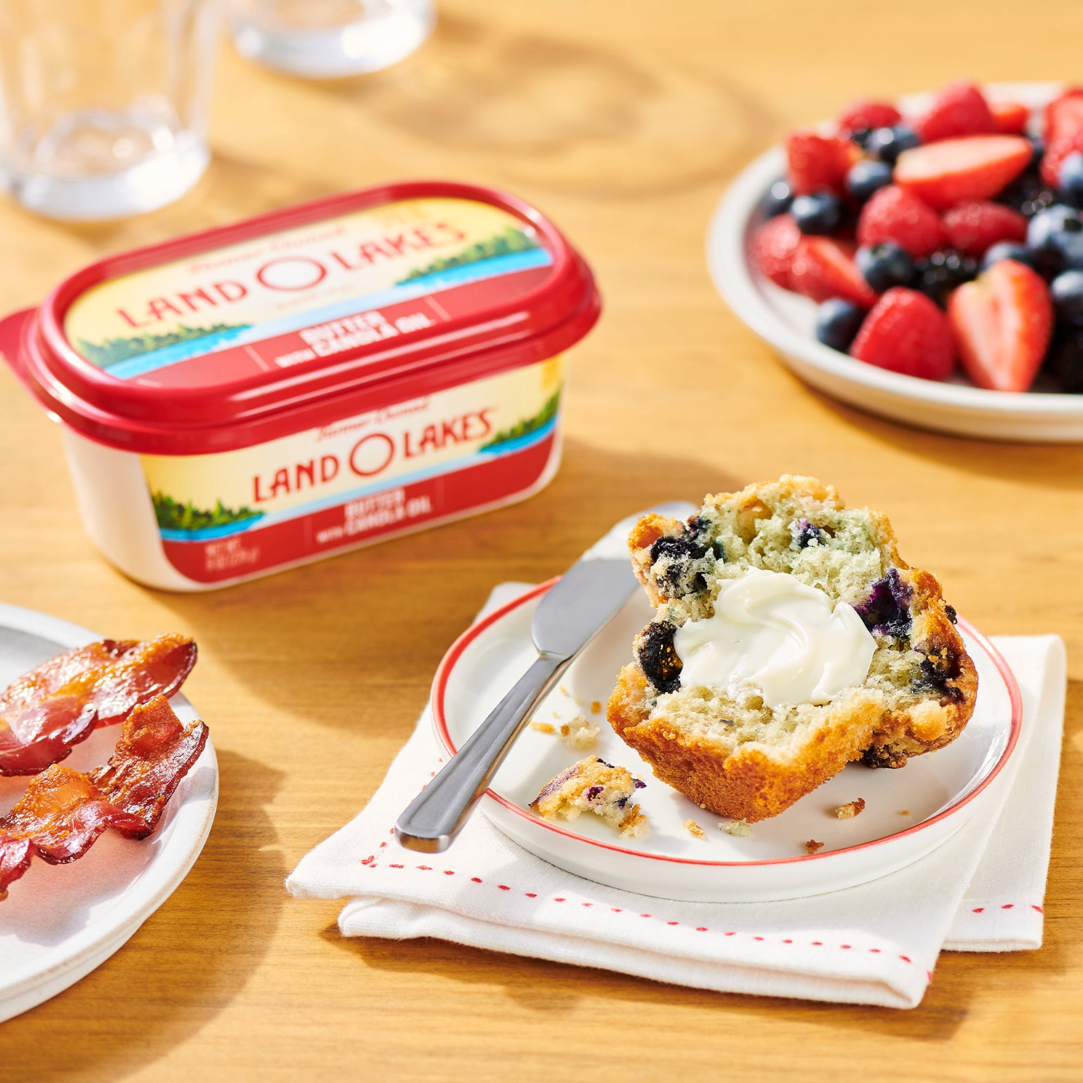 Land O Lakes Butter with Canola Oil, Spreadable, 8 oz Tub
