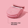 thumbnail image 4 of Rizador de pestañas JAPONESQUE Travel de plástico rosa con repuesto, 4 of 8
